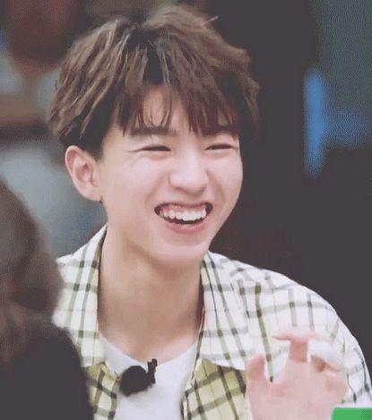 粉丝建议王俊凯把自己的虎牙整容一下