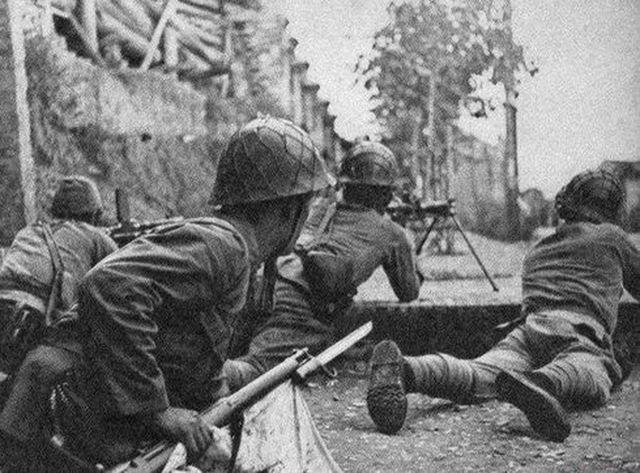 5岁抗战小英雄一家被俘虏行刑前喊妈妈不要怕抱紧我就好