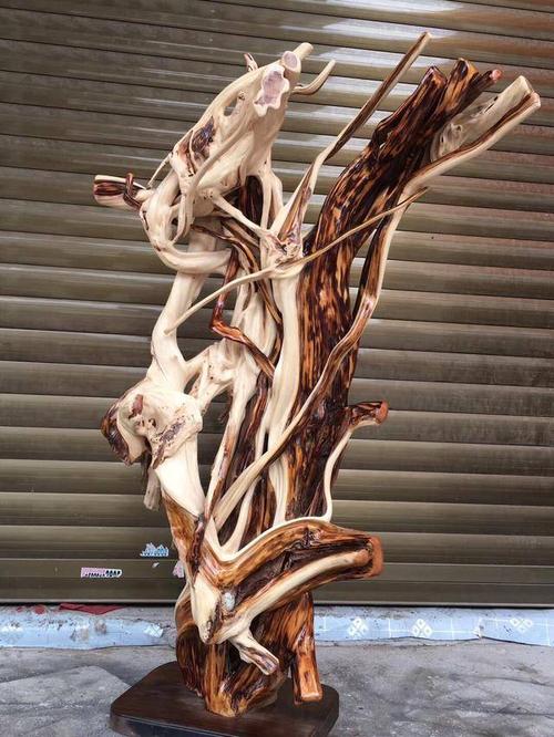 难得一见的崖柏随形根雕摆件,扭曲缠绕,太漂亮了