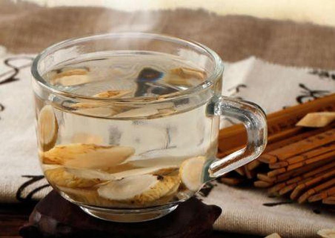 白术山药茶:山药25克,白术25克,桂圆肉25克  .   做法:1.
