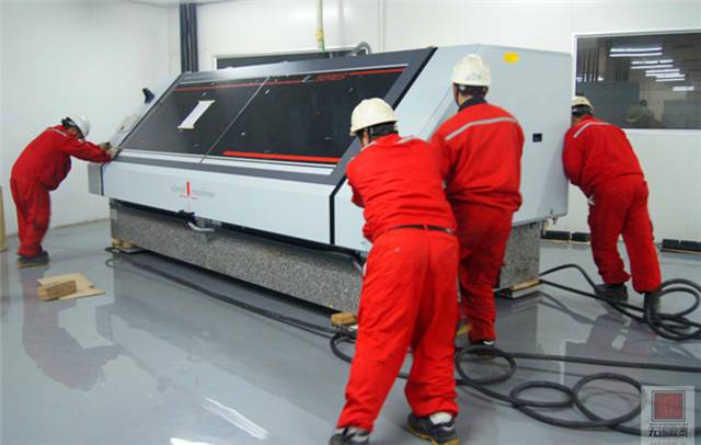 线路板厂钻孔设备搬运