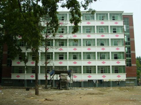 二中新建的学生宿舍,尚未交付使用