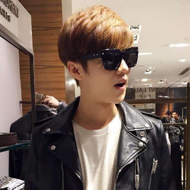 鹿晗分享210410时尚达人鹿晗教你怎样戴墨镜实用又炫酷你学会了吗