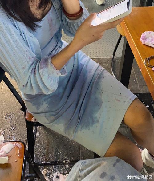 成都一女子称遭陌生男子泼奶茶并录像警方介入