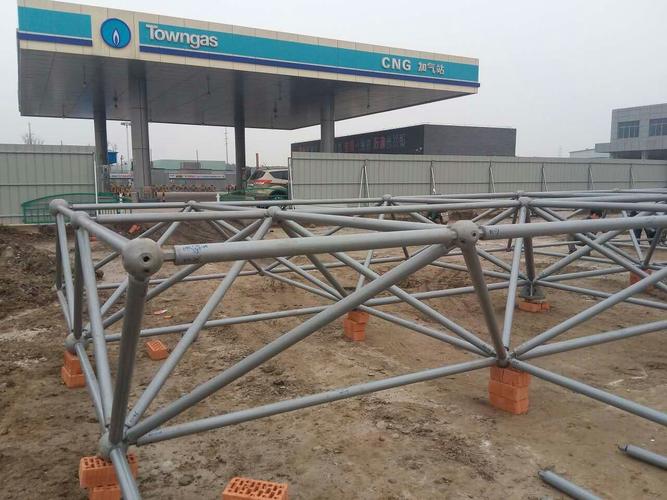 金坛加油站网架工程正在有序的施工作业