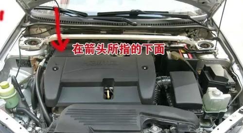 发动机钢印在哪里?