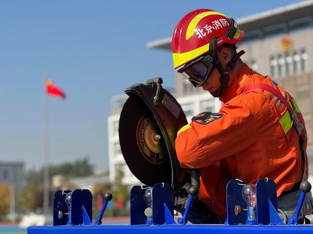 全国顶尖消防员同台竞技记者为您揭秘出征的北京消防天团组图