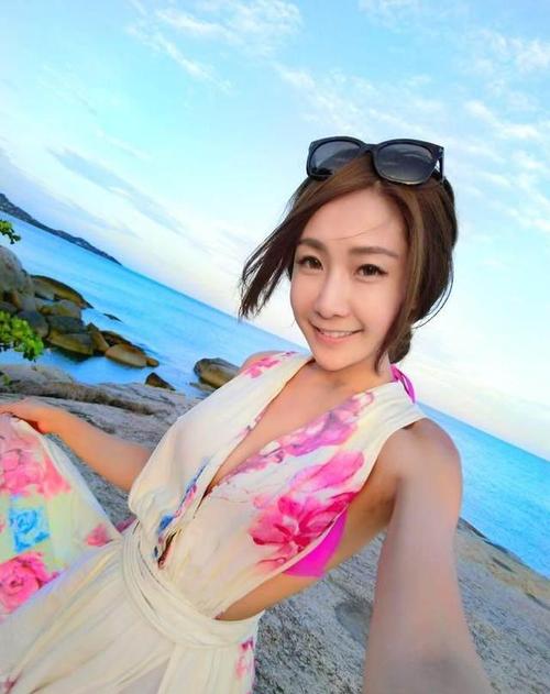 蓝色大海般的美女胜过一切美景!