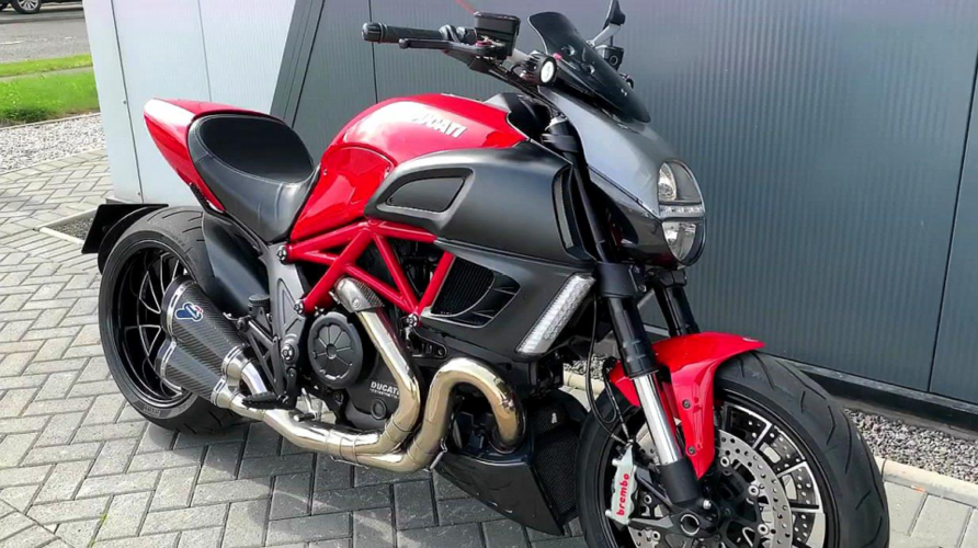 实拍杜卡迪大魔鬼外观霸气声浪暴躁