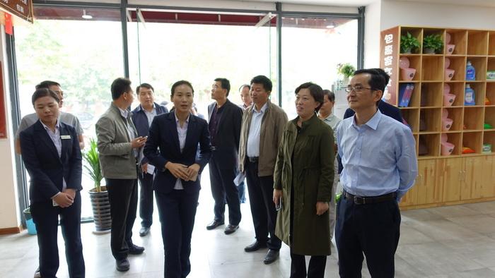 濮阳县文明聚焦       10月12日,县领导孙庆伟,田建引,赵丹带领县市政