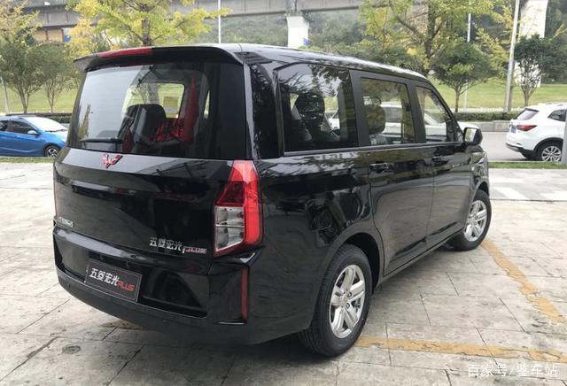 五菱宏光plus"黑武士"新车到店,内饰终于不