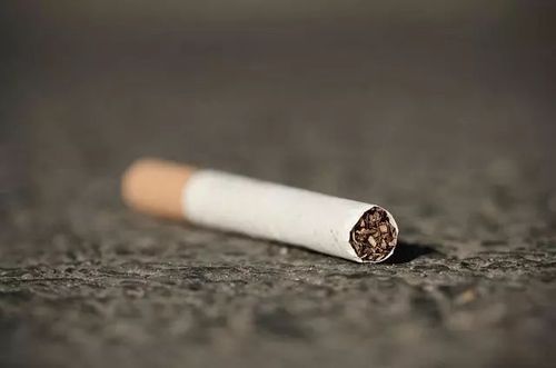 戒不掉烟的人,吸烟时注意3方面,有效减少烟毒积累,肺会好受点
