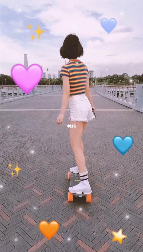 新手入门电滑女生玩滑板的时候格外飒气