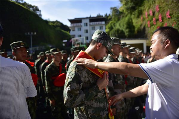 贵州从江:第二批60名新兵奔赴军营