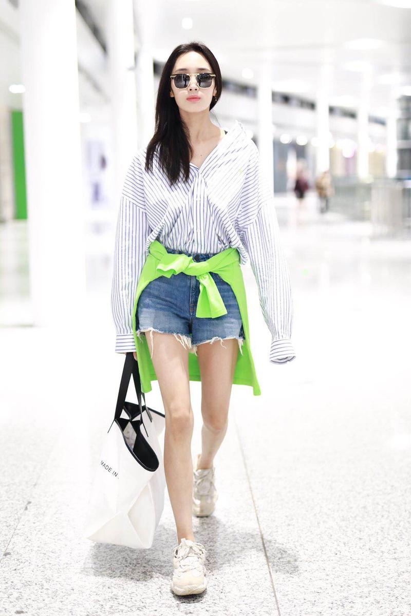 王紫璇街拍上演腿玩年 撩发帅气出街时髦不费力