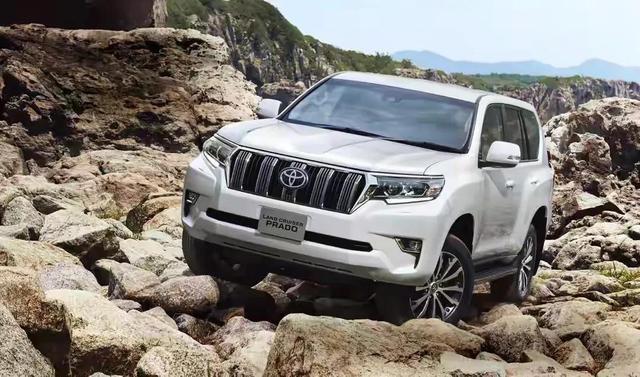 全新一代丰田普拉多实车图片曝光,外观硬朗,内饰有较大提升