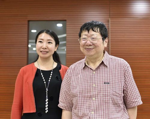 指挥大师曹丁与珠海春之声合唱团