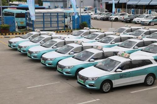 冯川叶)7月31日,福州市道运中心举办福州市新能源出租车队成立暨车容