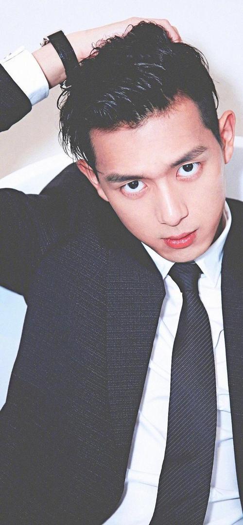 "七月男友"李现,1080p超质感壁纸,快来pick吧!