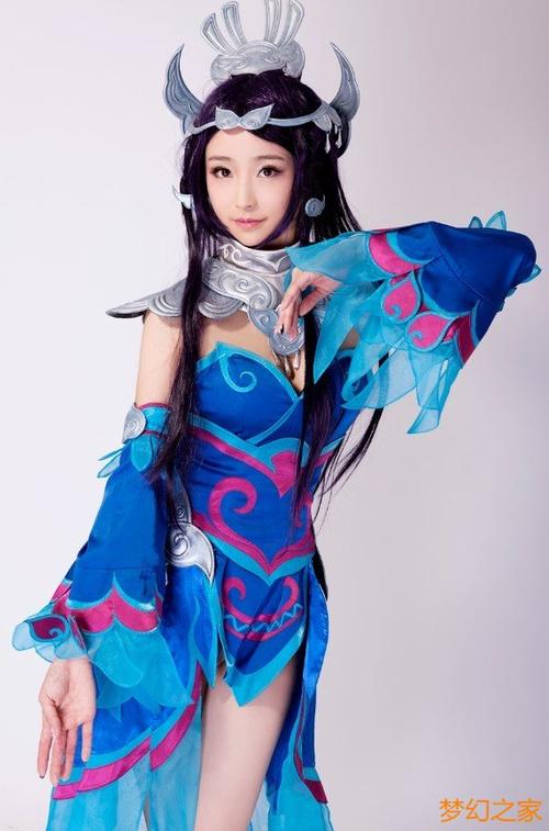 梦幻西游美女玩家酥胸半露巫蛮儿cos