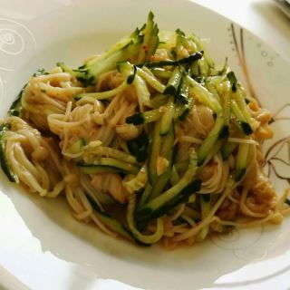 金针菇拌黄瓜