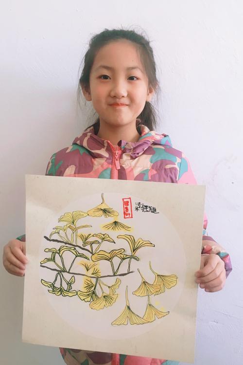 掌握银杏叶造型 2.运用水粉,锻炼水分的掌控力 3.练习线描 上午班