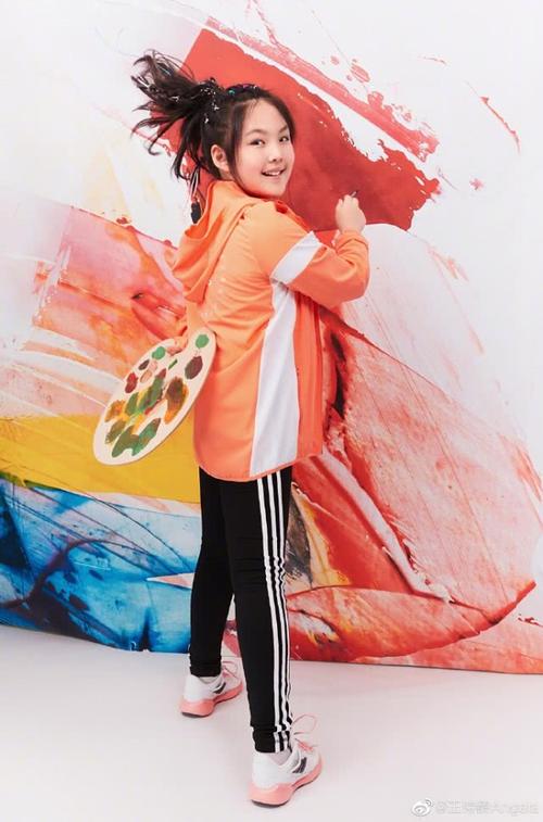 王诗龄近照瘦成一道闪电!网友:许久不见,瘦了气质不输