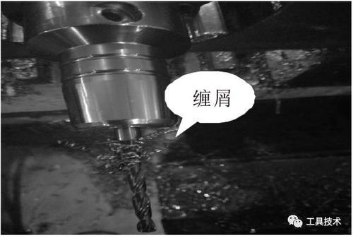 只能通过改变钻头的槽型达到断屑目的,改善排屑情况,避免钻头断裂