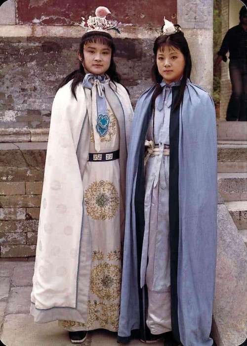 作家 1 人 赞同了该文章 宝玉有朋友呀,最高贵的人物,可是北静王,随手