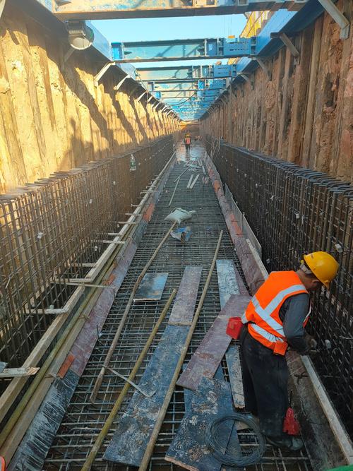 雨水箱涵底板钢筋绑扎及模板安装