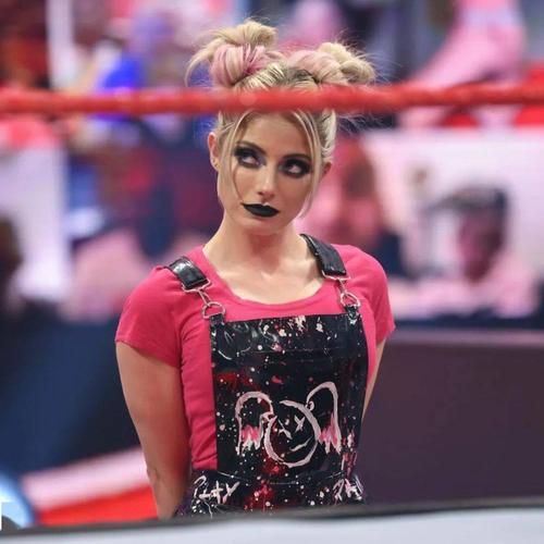 存在即合理?wwe小魔女布利斯的黑化角色距离烂尾已越来越近?