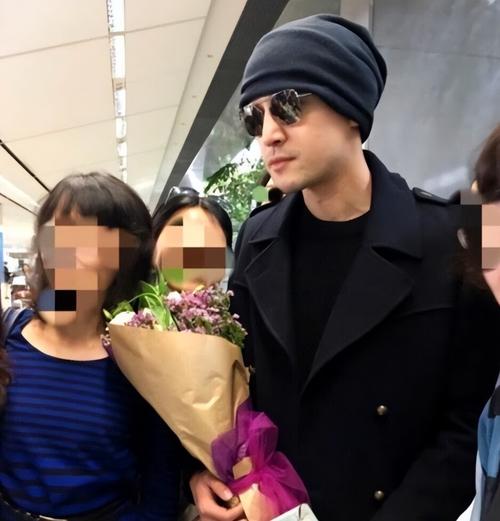 胡歌不仅只有演员这一种身份,他还相继成为电视剧的制片人,餐馆股东和