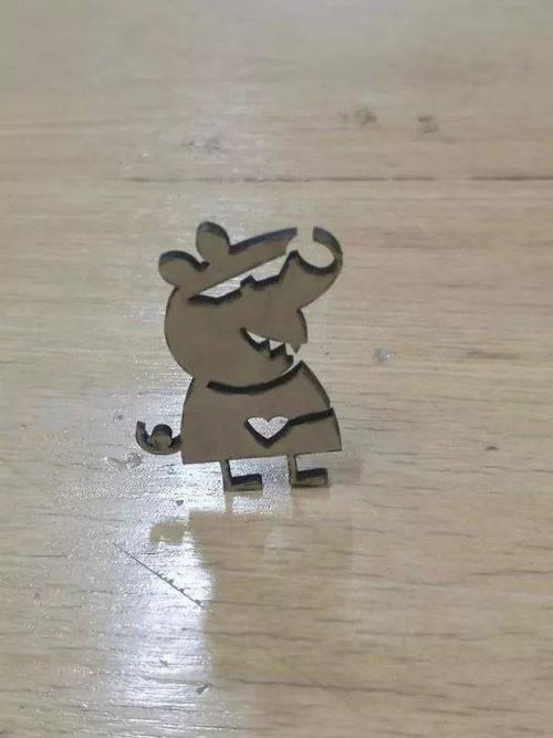 生动可爱的作品,这就是特种加工,我们实习的是电火花线切割加工