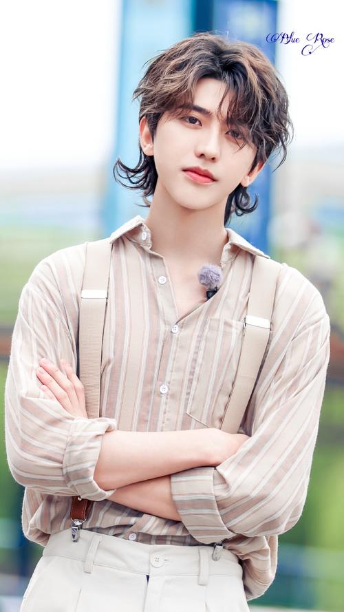 蔡徐坤 cr:雾梦蓝玫瑰