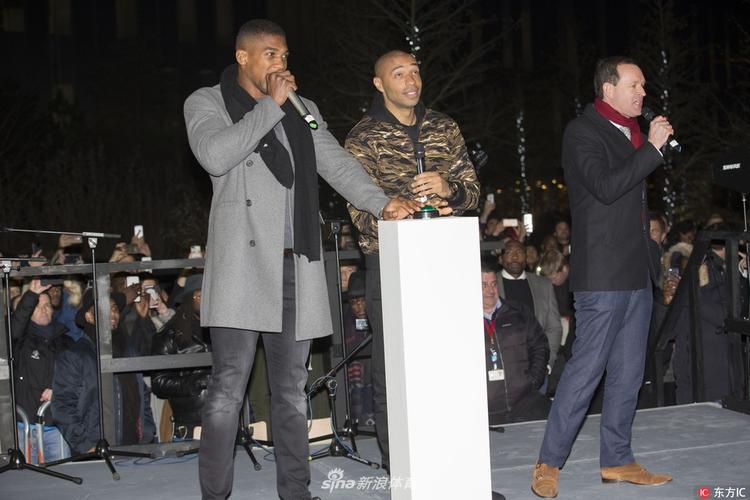 拳王约书亚参加圣诞倒计时活动