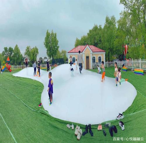 景区蹦蹦云主题乐园