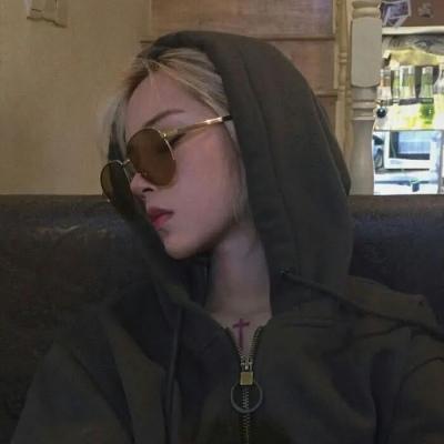 女生欧美霸气头像酷拽高清好看的欧美头像女生霸气拽图片