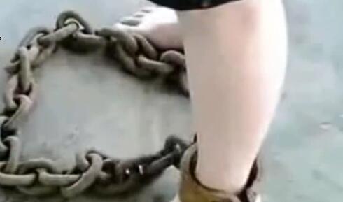 只要带上这种脚镣,基本必死无