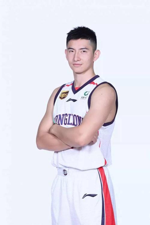 李炎哲 身高:2.12米 场上位置:中锋 号码:13 郭凯 身高:2.