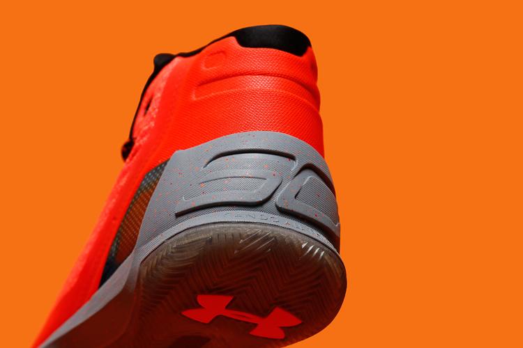 under armour- curry 3-red hot santa (12)
