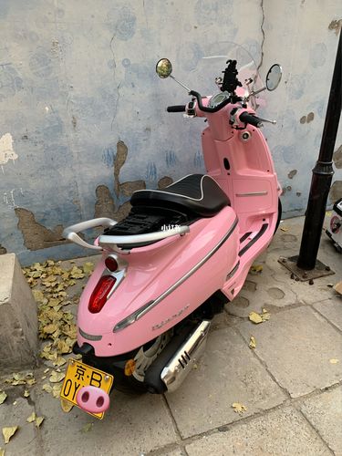 标致姜戈摩托车粉色限量版