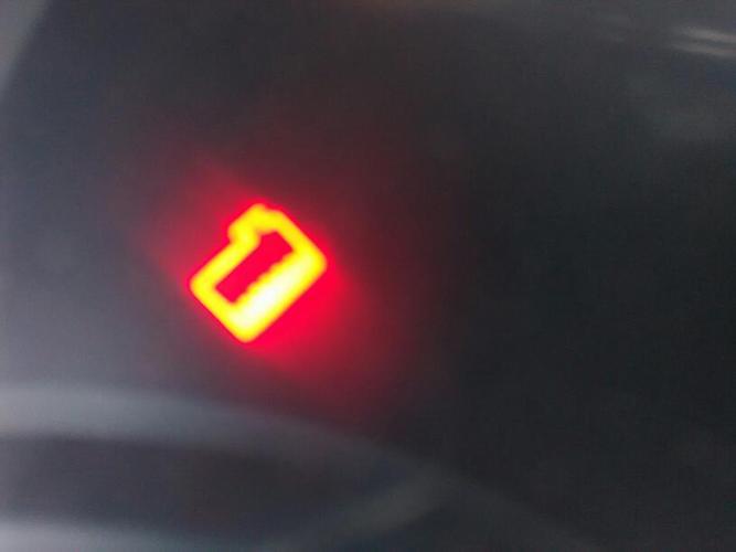 大货车仪表盘这个灯亮了什么意思