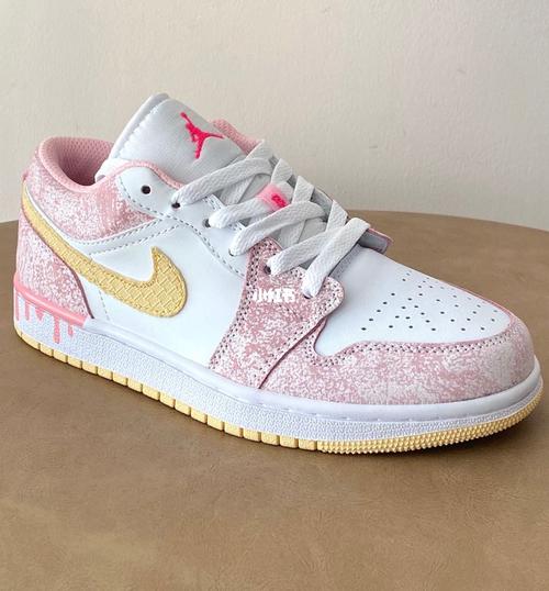 nike aj1冰淇淋粉周雨彤同款_aj1_冰淇淋_周雨彤_耐克怎么样_仙女_aj1