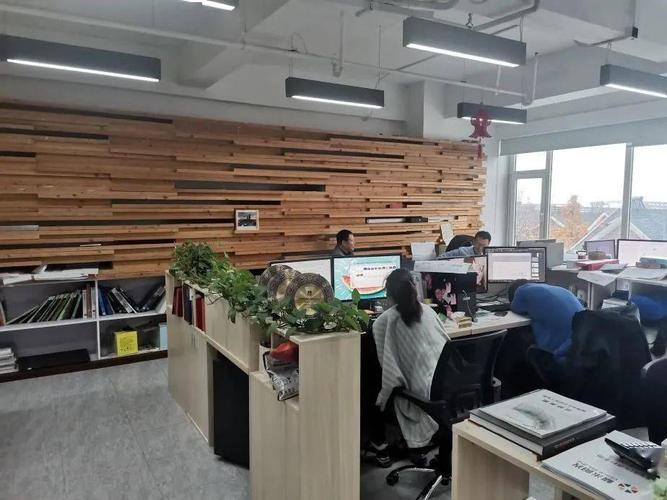 所有同学一同参观了设计院的办公环境,办公区干净整洁,员工们各司其职