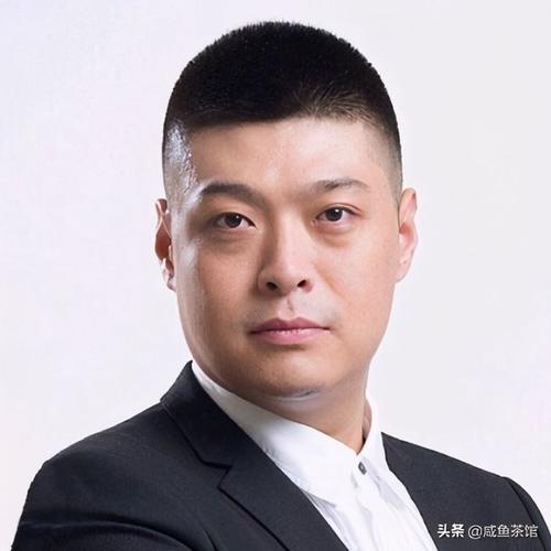 至于郭德纲小舅子王俣钦说刘云天跪求郭德纲要回归德云社,那本破书当