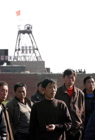 图文:河北武安高村矿难矿主逃跑搜救工作受阻 17名矿工生死不明(1)