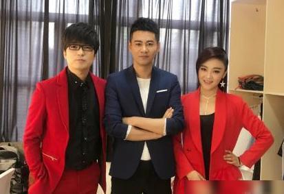 玖月奇迹离婚后,王小玮第一次出现,这么快就找到了"新