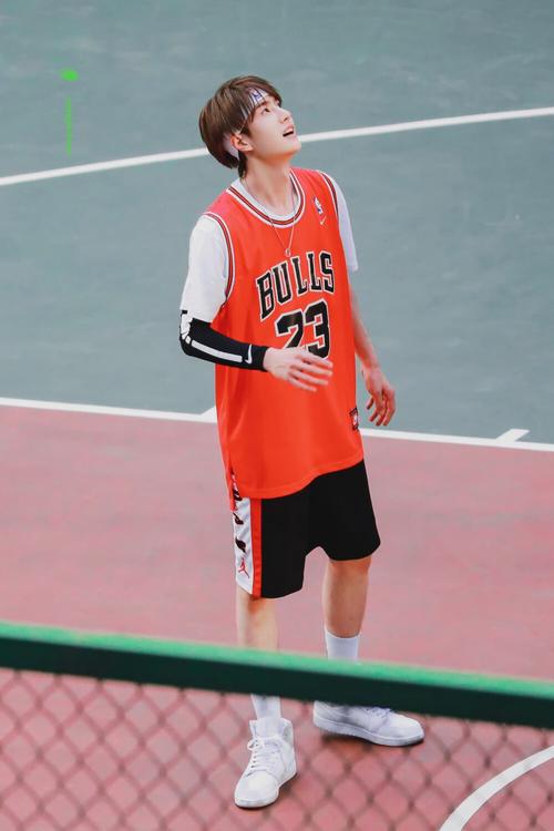 王一博 篮球运动男孩