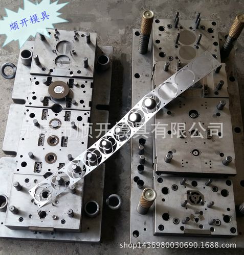 轮廓尺寸大,结构形状复杂深度不均匀又不对称的拉伸件 日期: 2021-9