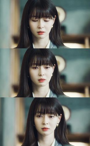 比起韩剧里常规的空气刘海,黑直的长发配上过眉的漫画刘海,那是集